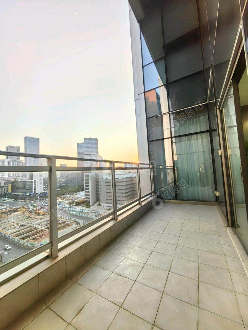 彩讯科技大厦_888平_精装_阳台