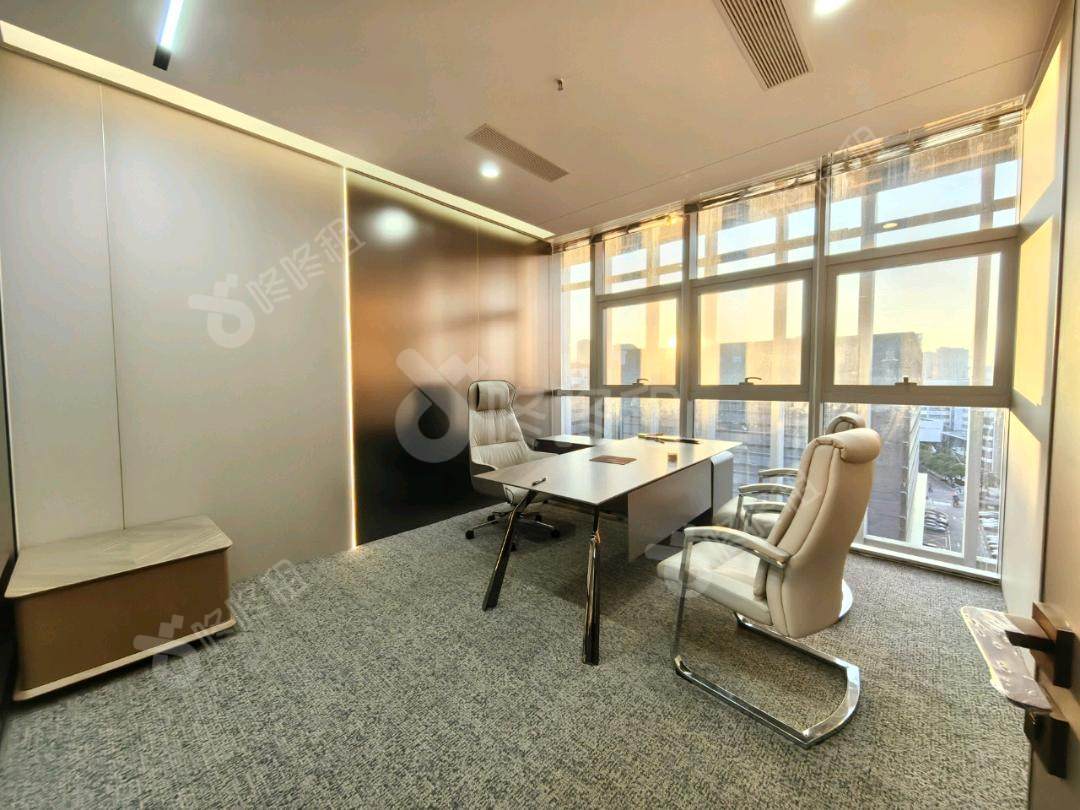 彩讯科技大厦_888平_精装_办公室隔间