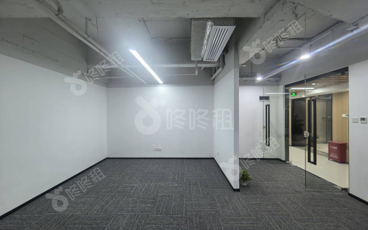 中银大厦_123平_精装_办公室开间