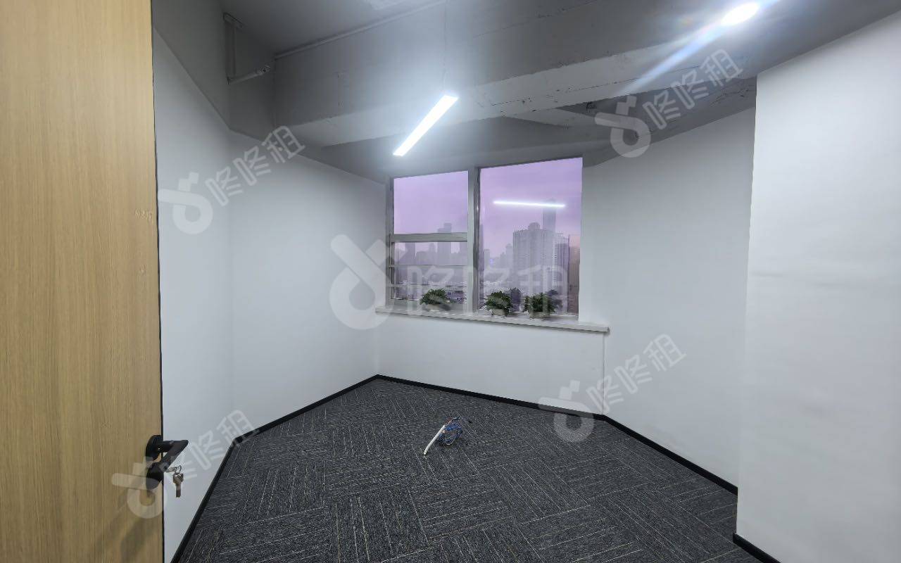 中银大厦_123平_精装_办公室隔间