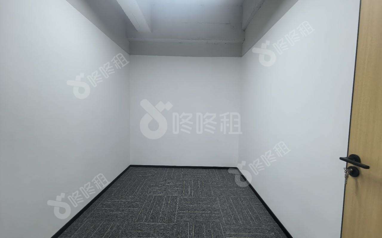 中银大厦_114平_精装_办公室隔间