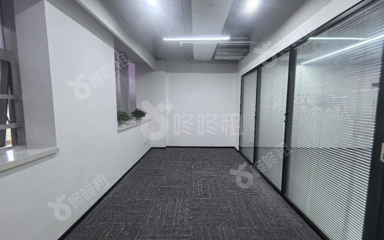 中银大厦_73平_精装_办公室隔间