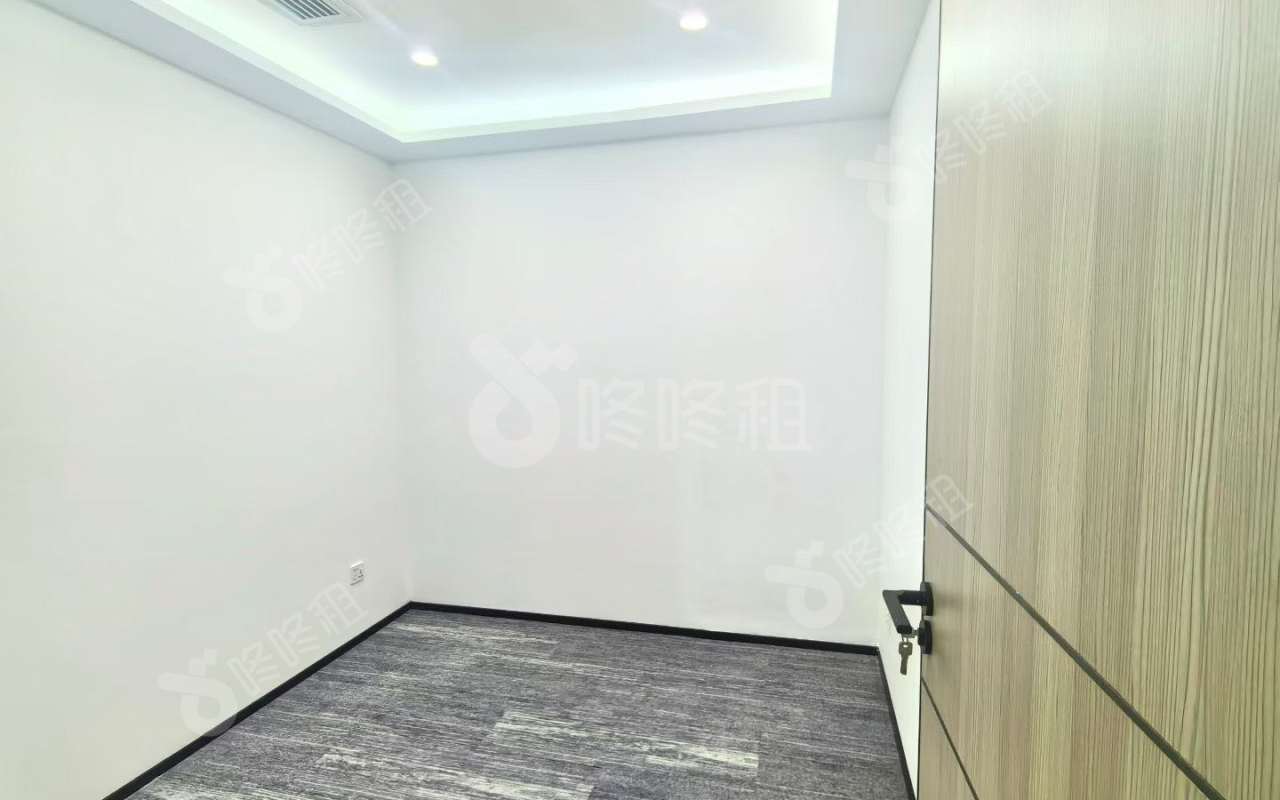 金润大厦_388平_精装_办公室隔间