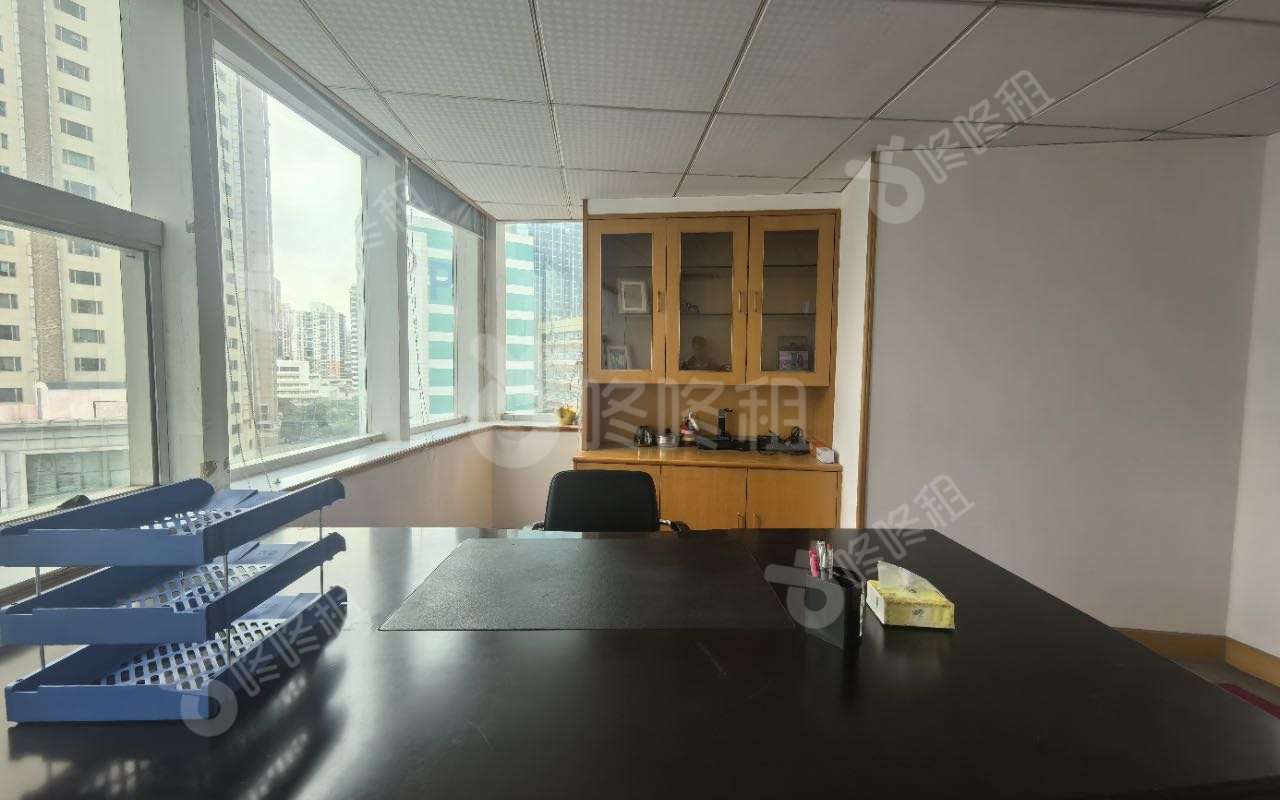 深房广场_1130平_精装_办公室隔间