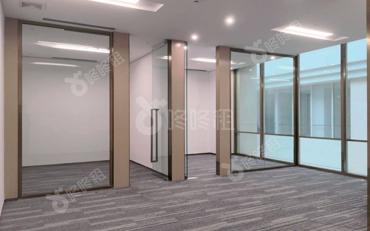 荣超滨海大厦_151.73平_精装_办公室开间