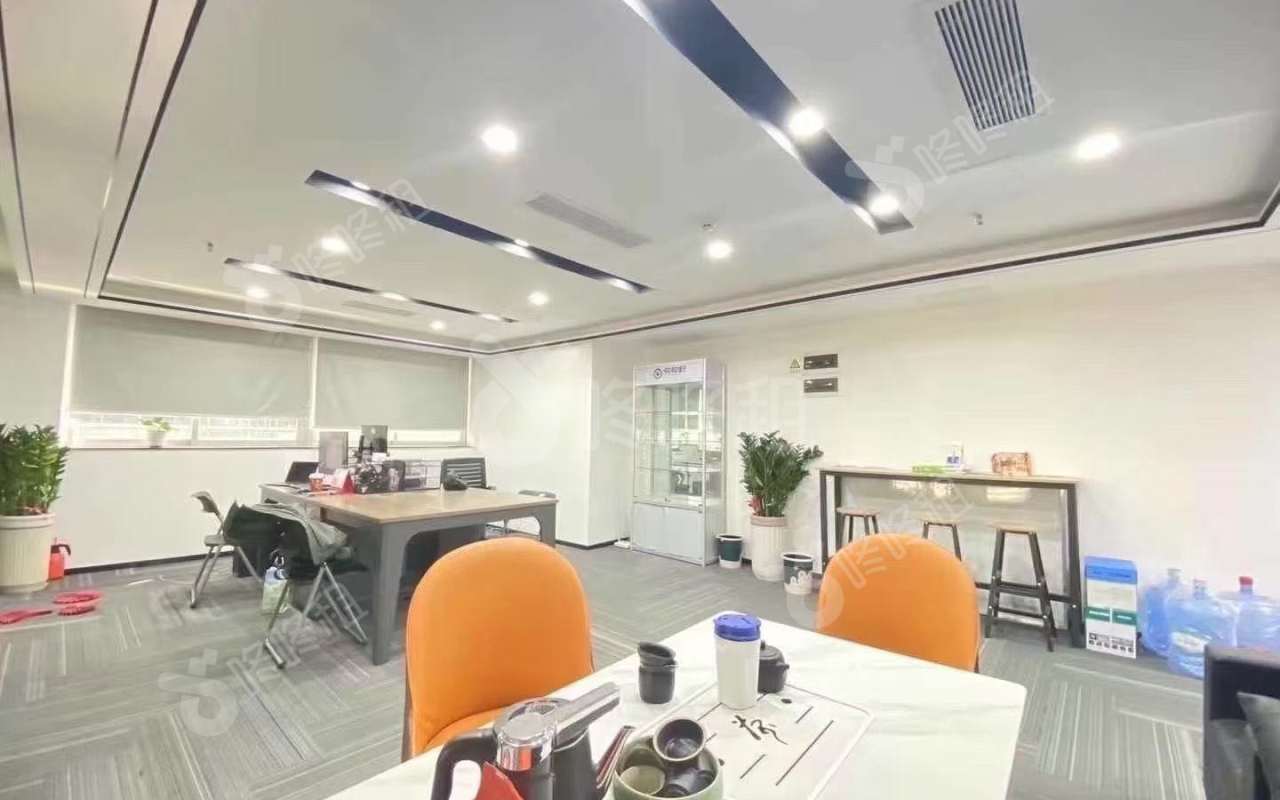 金山大厦_168平_精装_办公室开间