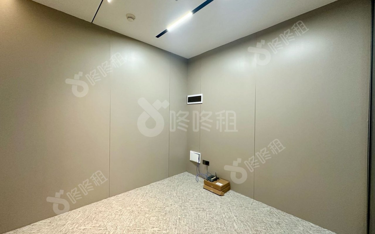 中洲控股中心_259平_精装_办公室隔间