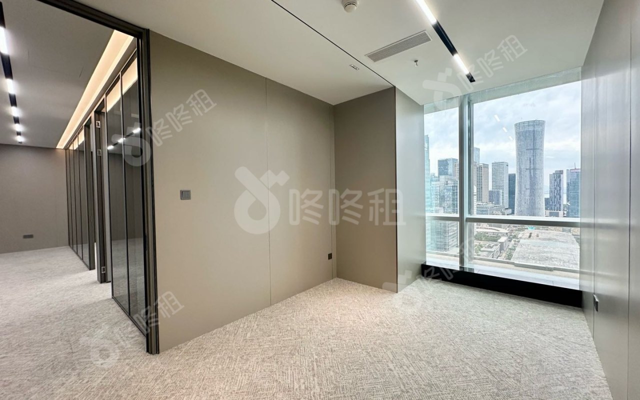 中洲控股中心_259平_精装_办公室隔间