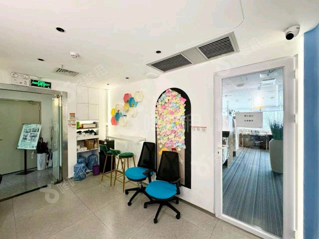 天利中央广场_180平_精装_办公室开间