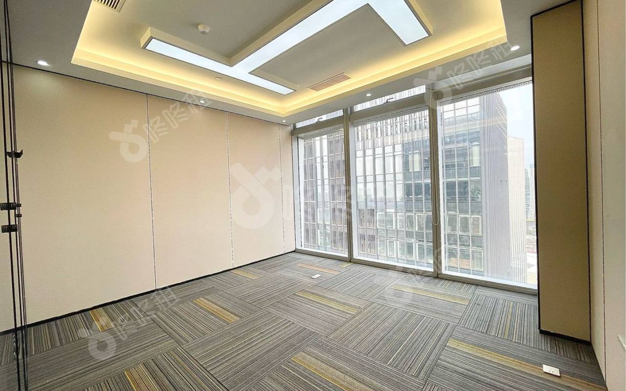 易尚中心_441平_豪装_办公室隔间