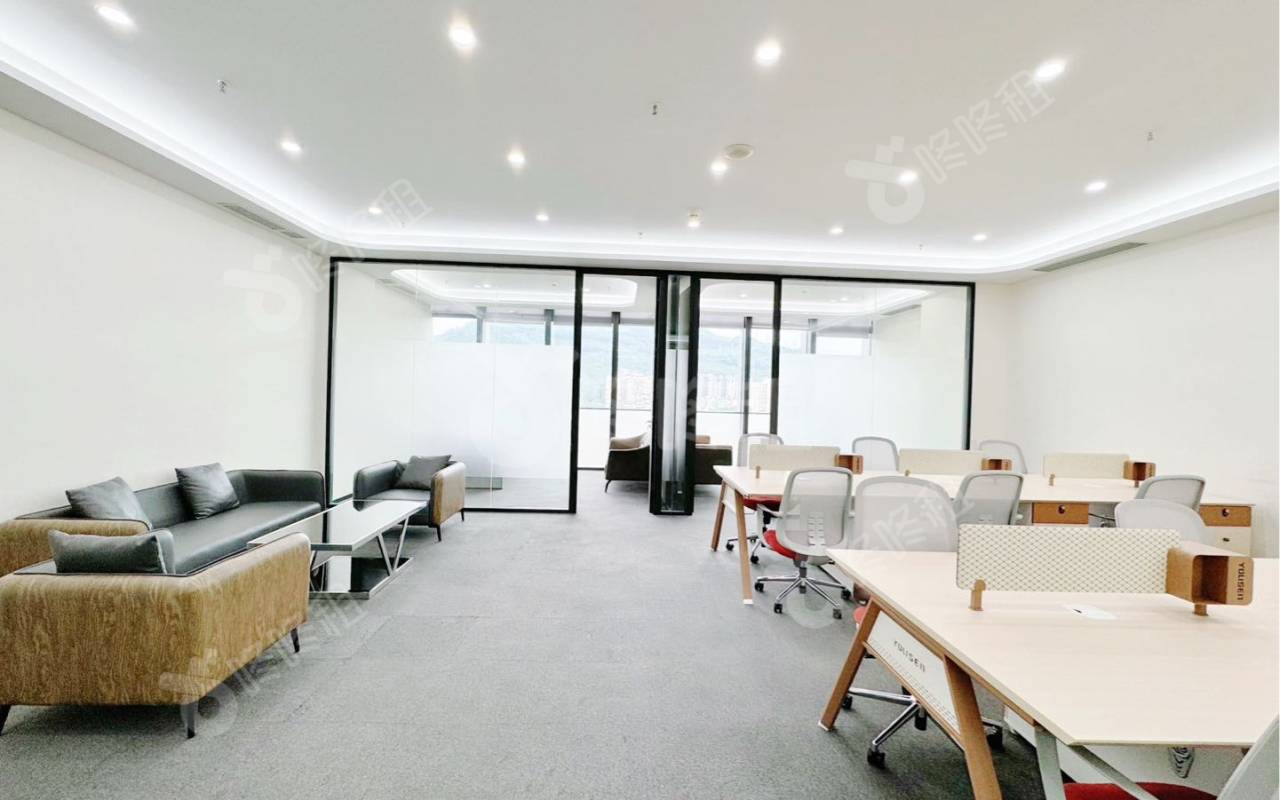 方大城_271平_精装_办公室开间