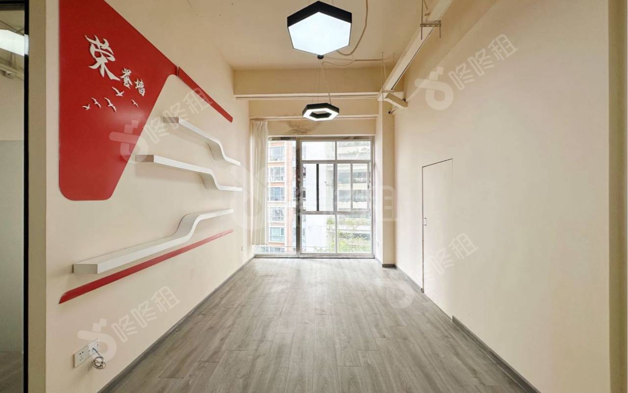 华侨城创意文化园_95平_精装_办公室开间