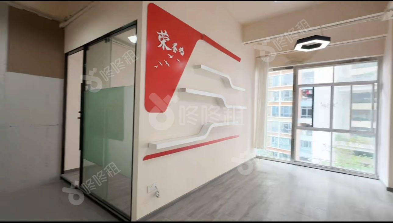华侨城创意文化园_95平_精装_办公室开间