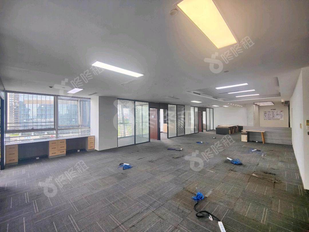 龙光世纪大厦_325.1平_精装_办公室开间