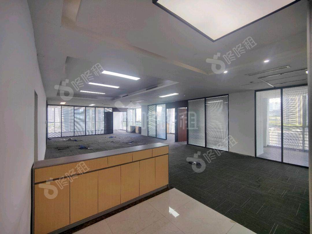 龙光世纪大厦_325.1平_精装_办公室开间