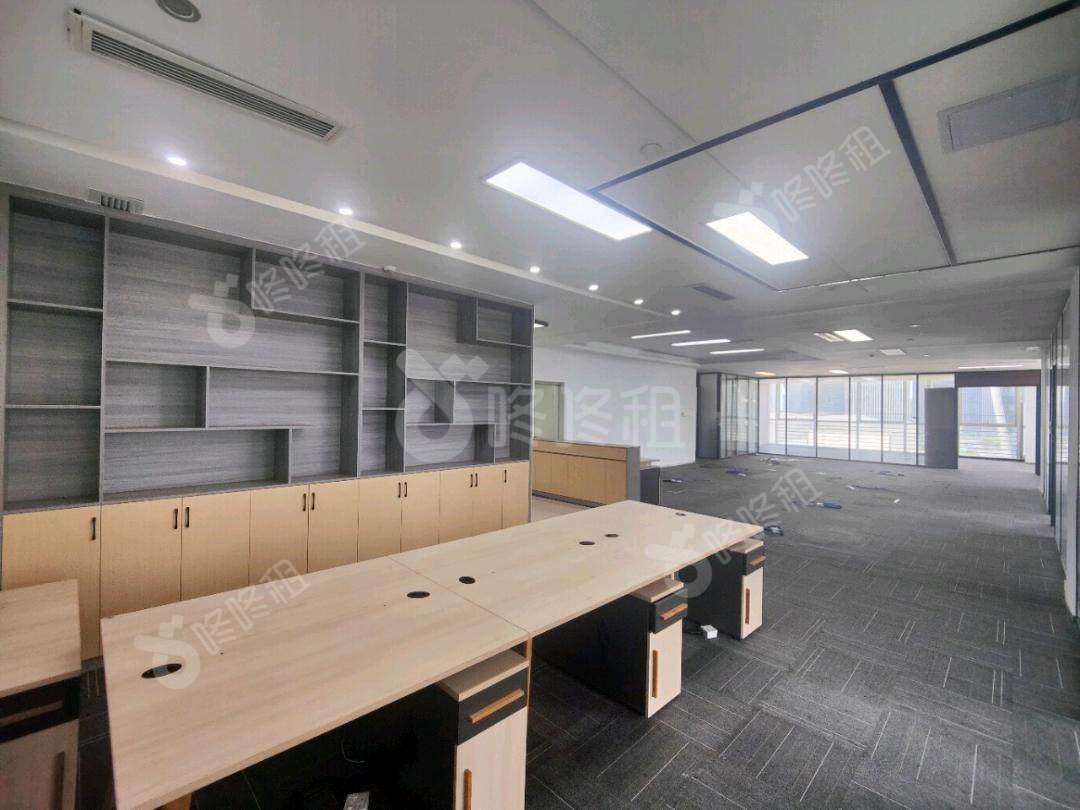 龙光世纪大厦_325.1平_精装_办公室开间