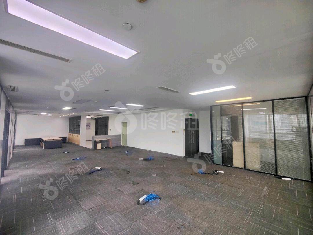 龙光世纪大厦_325.1平_精装_办公室开间