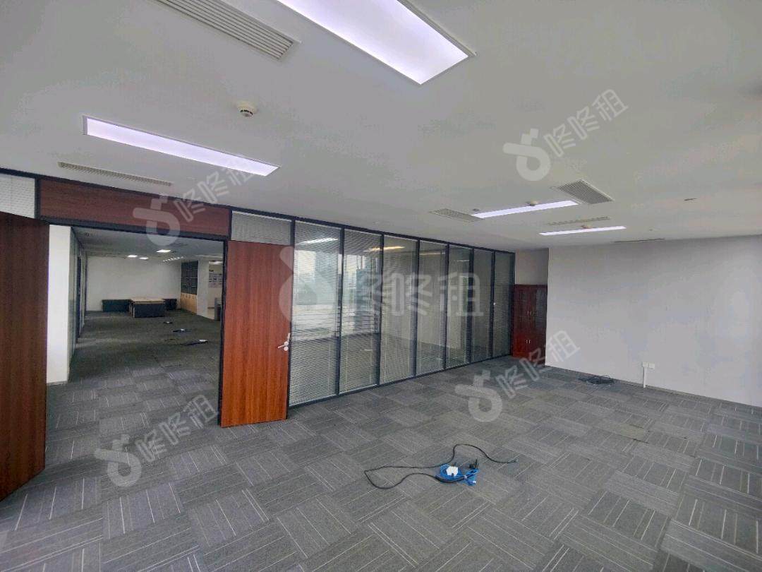 龙光世纪大厦_325.1平_精装_办公室隔间
