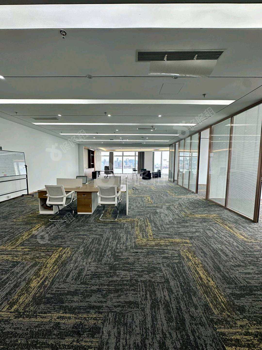 前海卓越时代广场_713平_精装_办公室开间