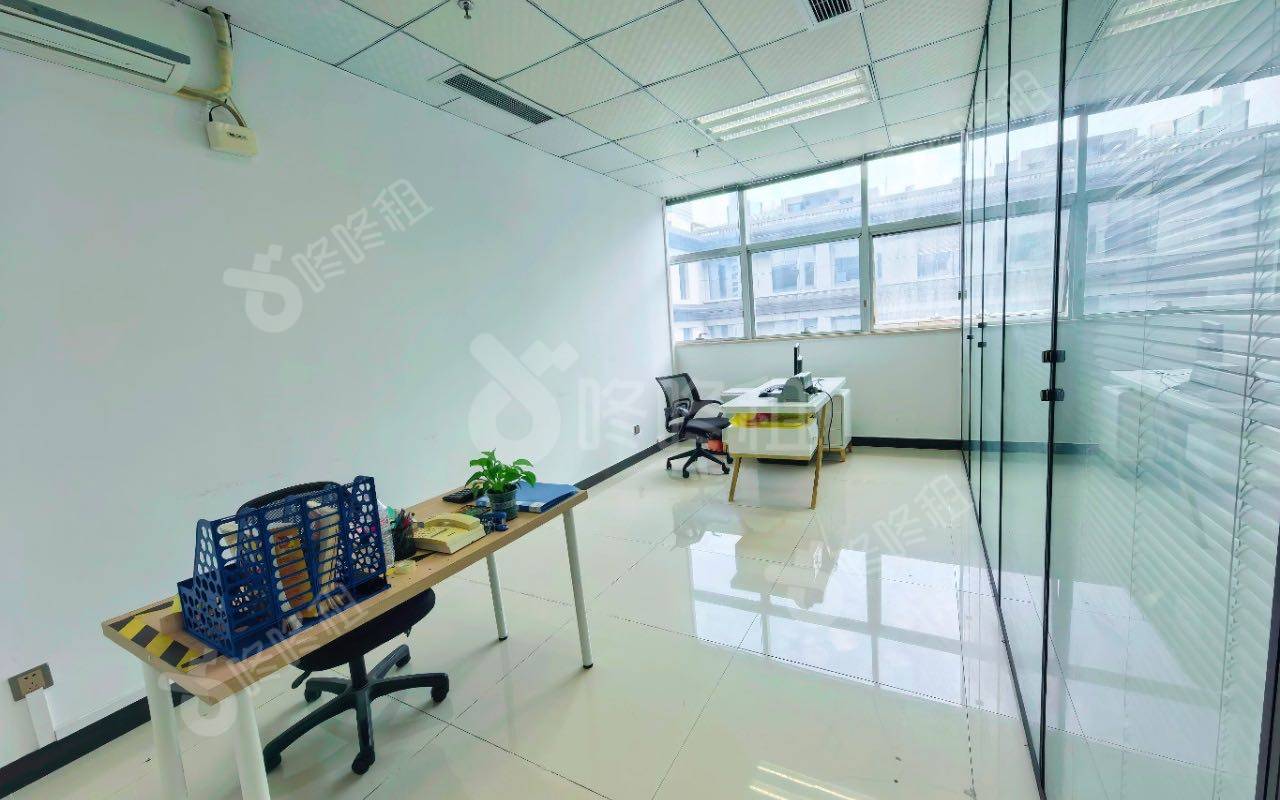 惠恒大厦_146平_精装_办公室隔间