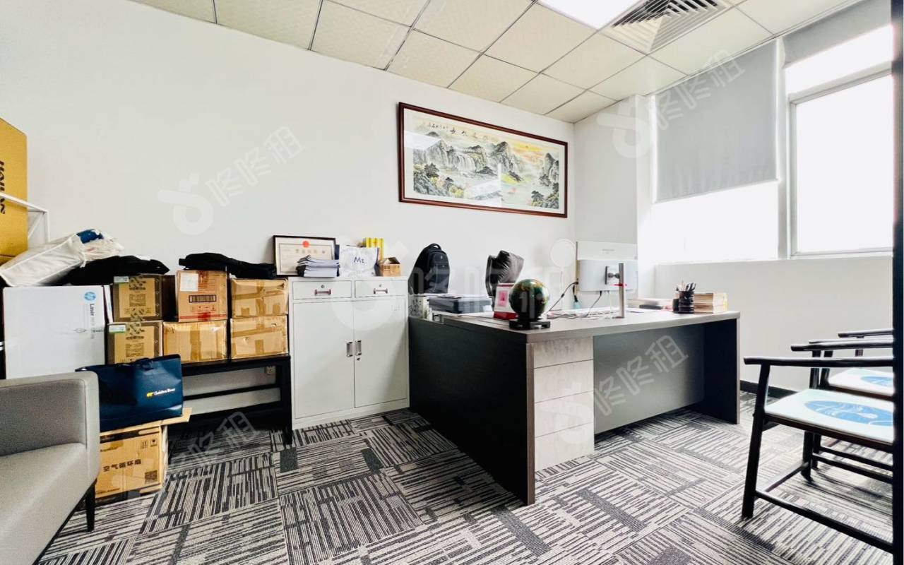 惠恒大厦_118平_精装_办公室隔间