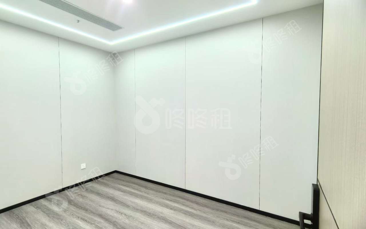 中国凤凰大厦_338平_精装_办公室隔间