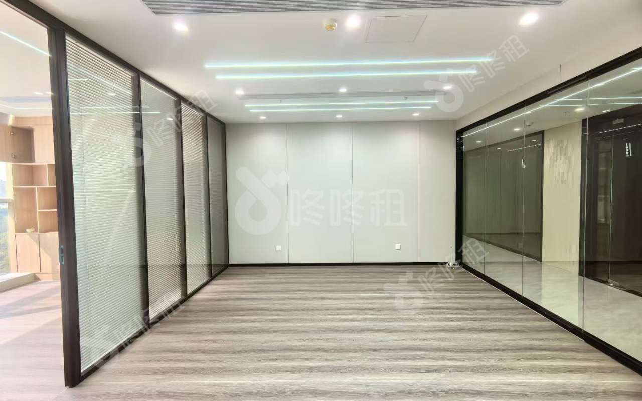 中国凤凰大厦_268平_精装_办公室开间