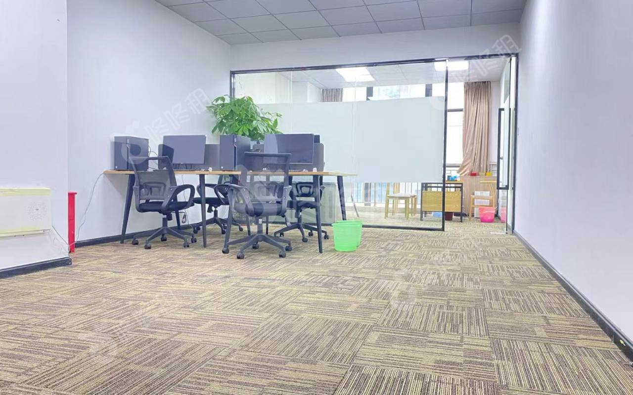 华通智慧园(华通大厦)_86平_精装_办公室开间