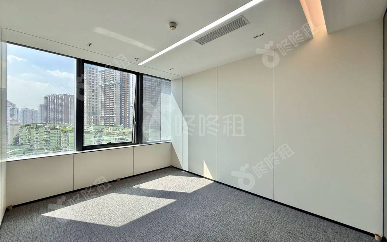 芒果网大厦_325平_精装_办公室隔间