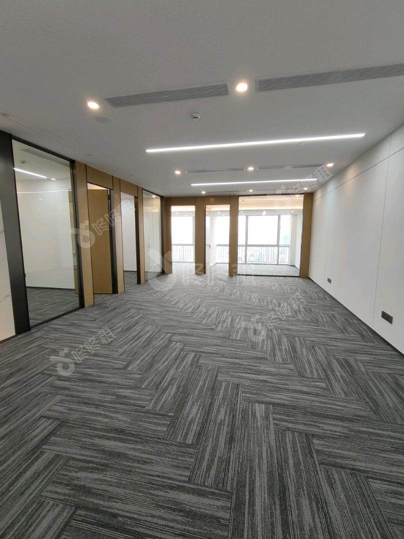 保利克洛维_301平_精装_办公室开间