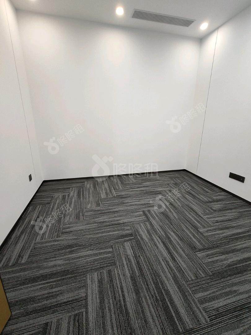 保利克洛维_301平_精装_办公室隔间