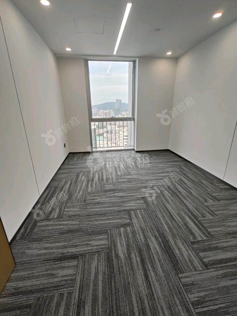 保利克洛维_228平_精装_办公室隔间