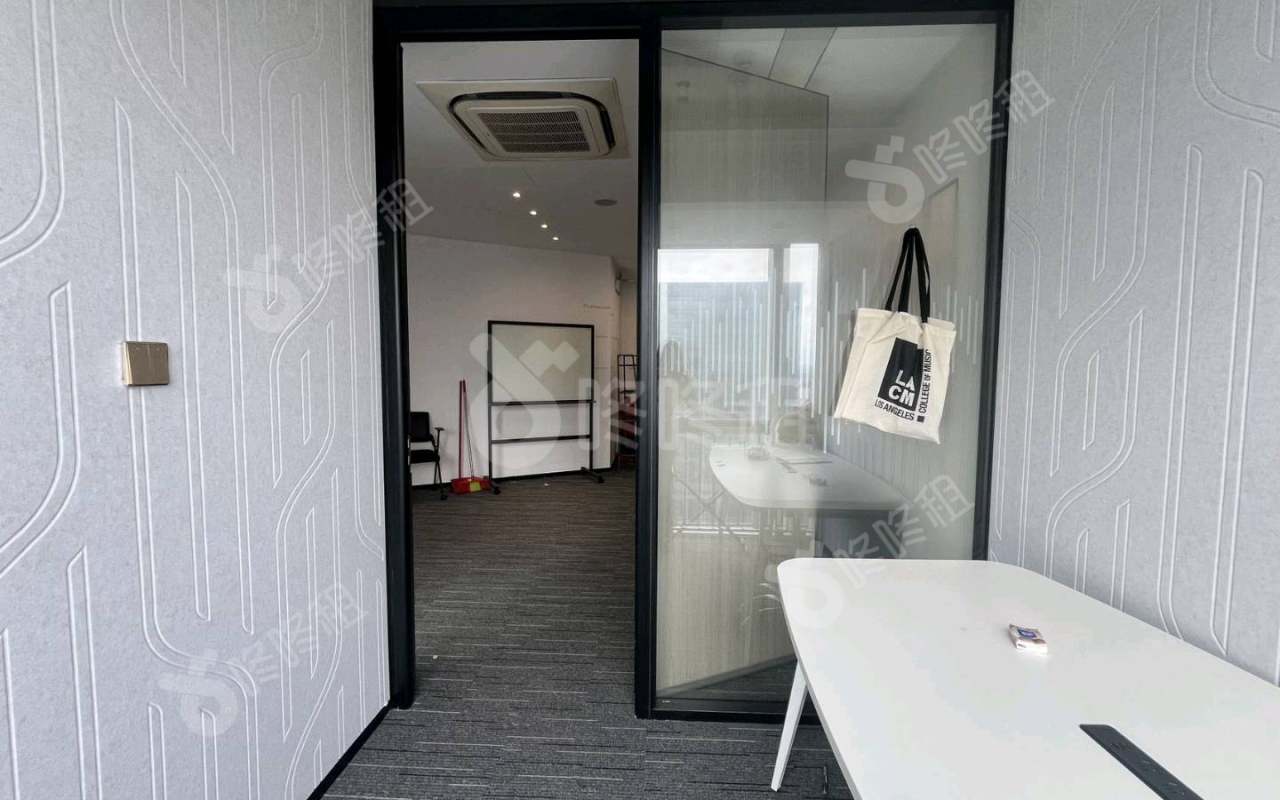 保利克洛维_143平_精装_办公室隔间