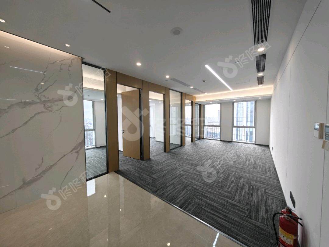 保利克洛维_161平_精装_办公室开间