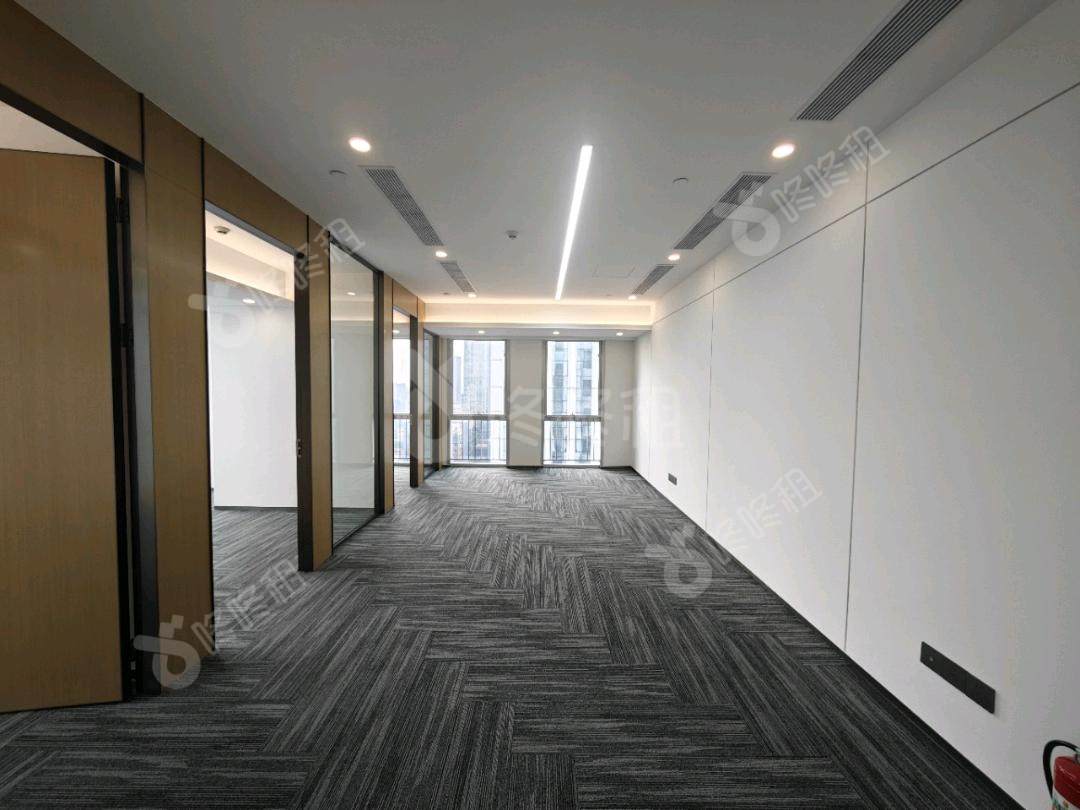 保利克洛维_161平_精装_办公室开间