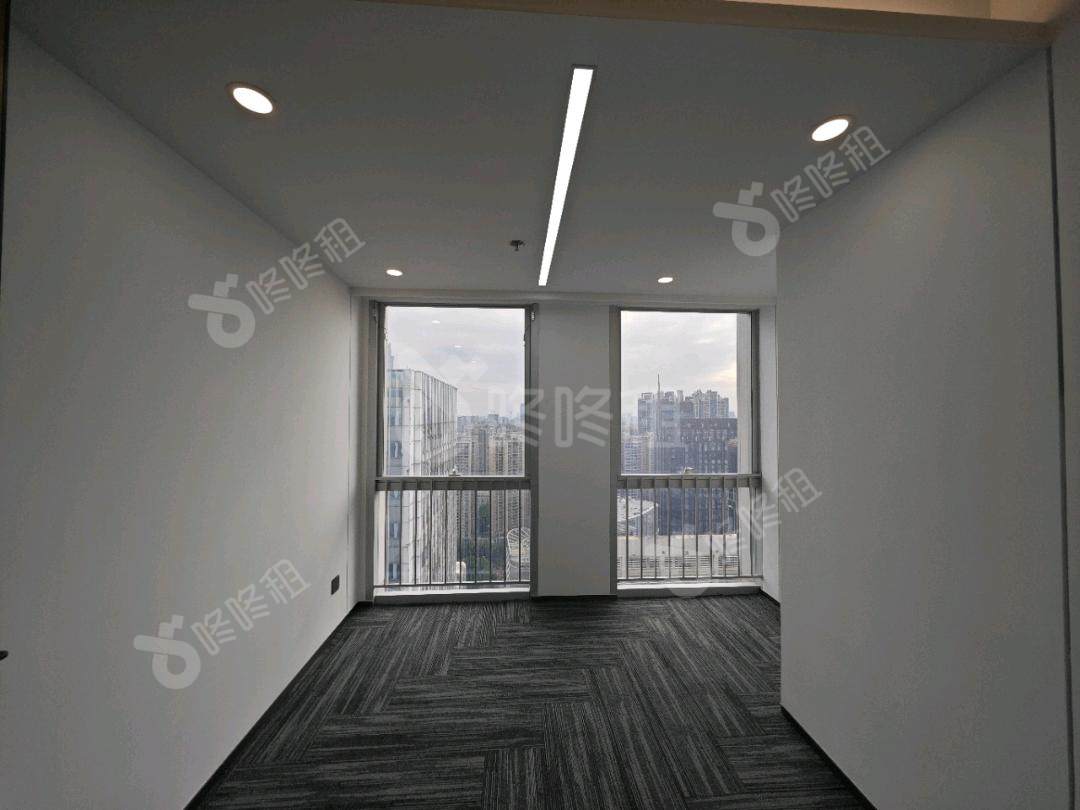 保利克洛维_161平_精装_办公室隔间