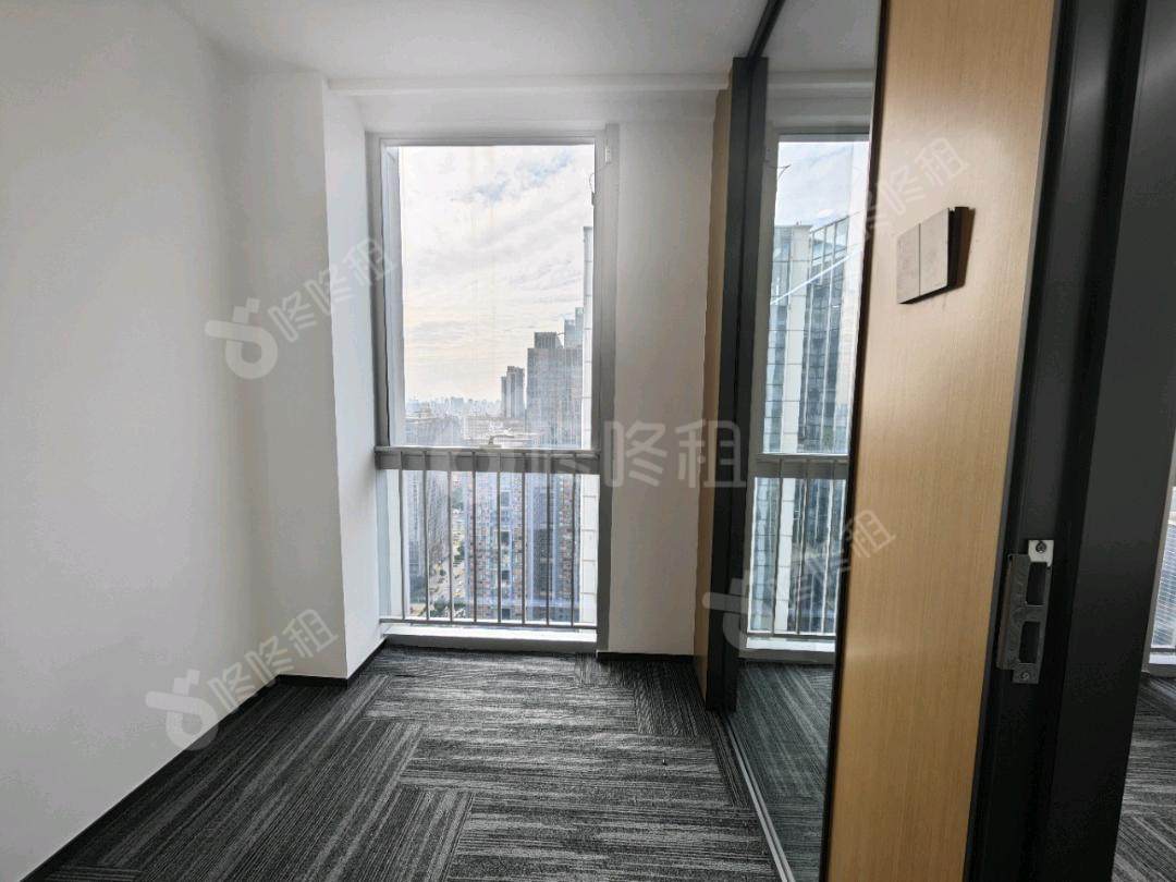 保利克洛维_161平_精装_办公室隔间