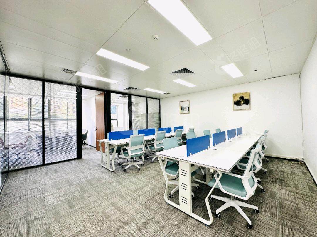 富力盈力大厦（摩根）_185平_精装_办公室开间