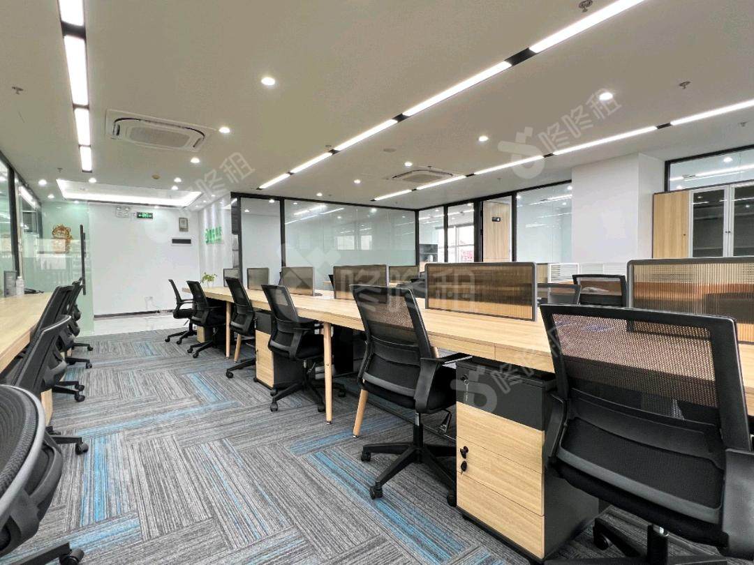 创举商务大厦_236平_精装_办公室开间