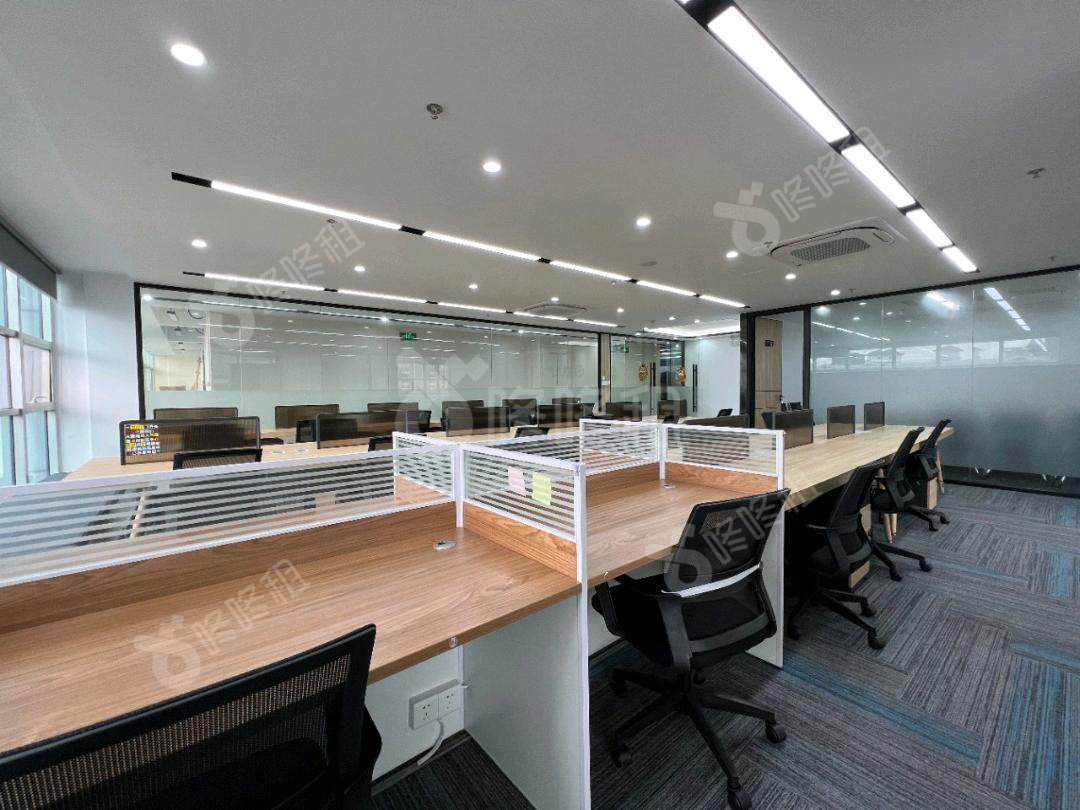 创举商务大厦_236平_精装_办公室开间