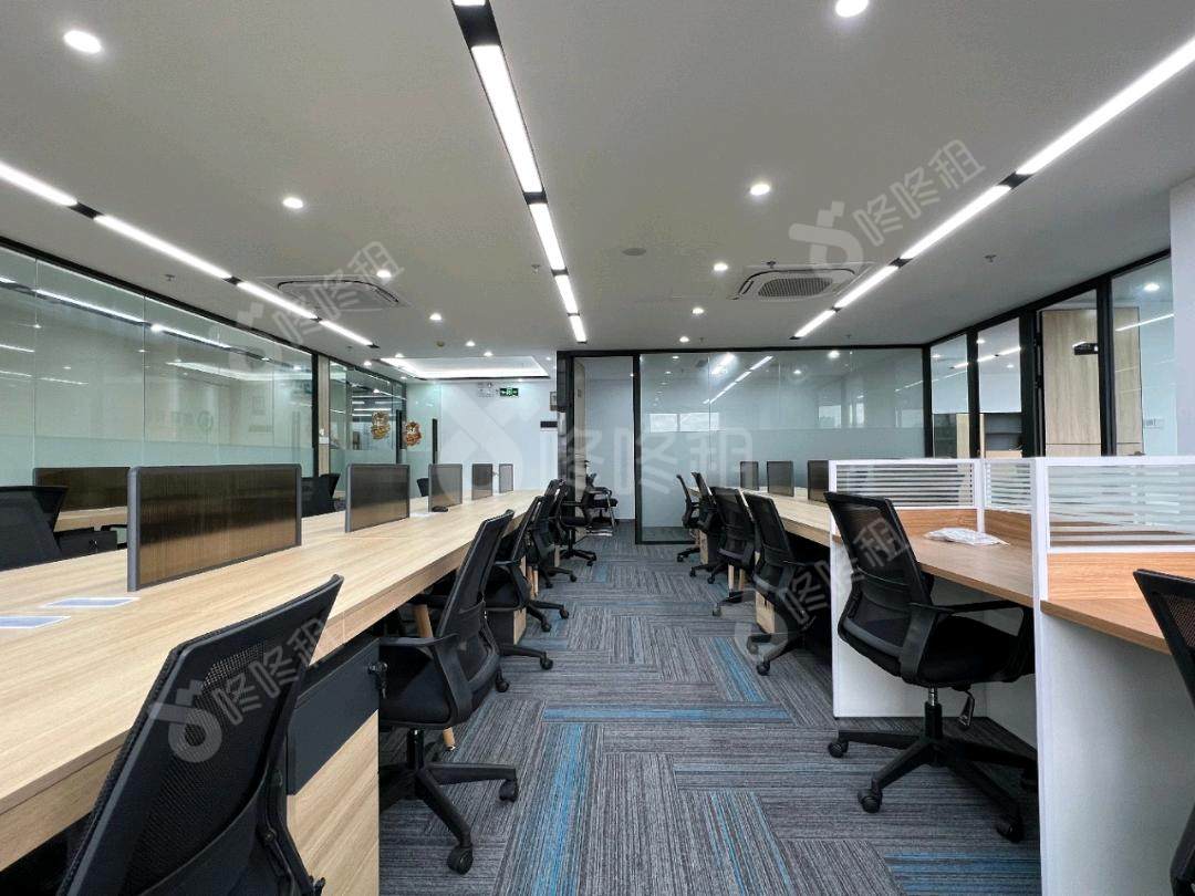 创举商务大厦_236平_精装_办公室开间