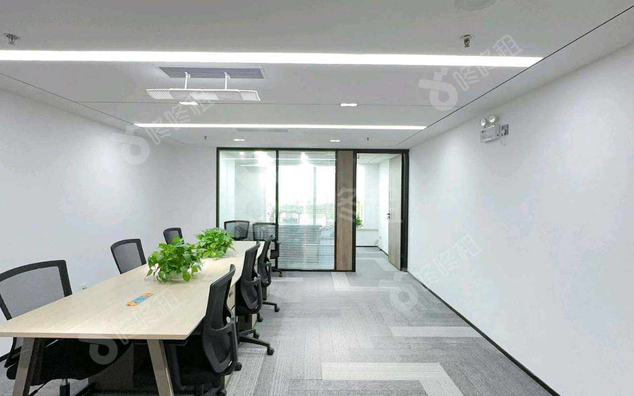 广州交易广场_116平_精装_办公室开间