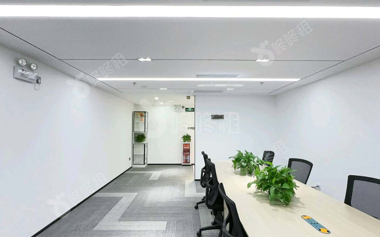 广州交易广场_116平_精装_办公室开间