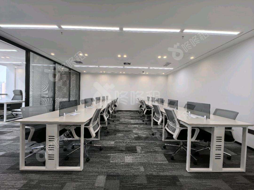 保利丰兴广场_180平_精装_办公室开间