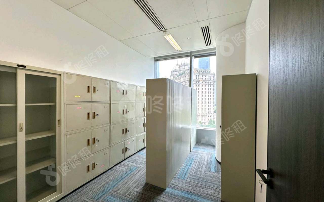 越秀金融大厦_198平_精装_办公室隔间