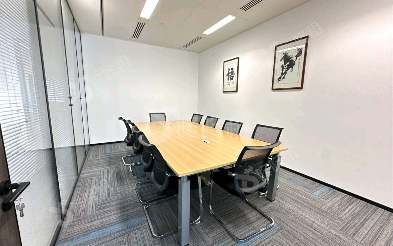 越秀金融大厦_198平_精装_办公室隔间