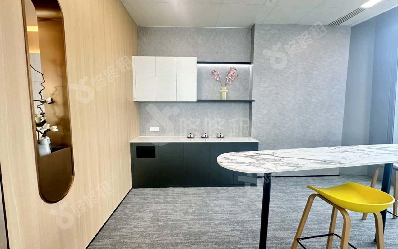 越秀金融大厦_307平_精装_办公室隔间