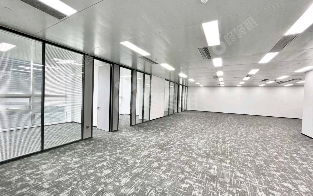 汉银广场_477平_精装_办公室开间