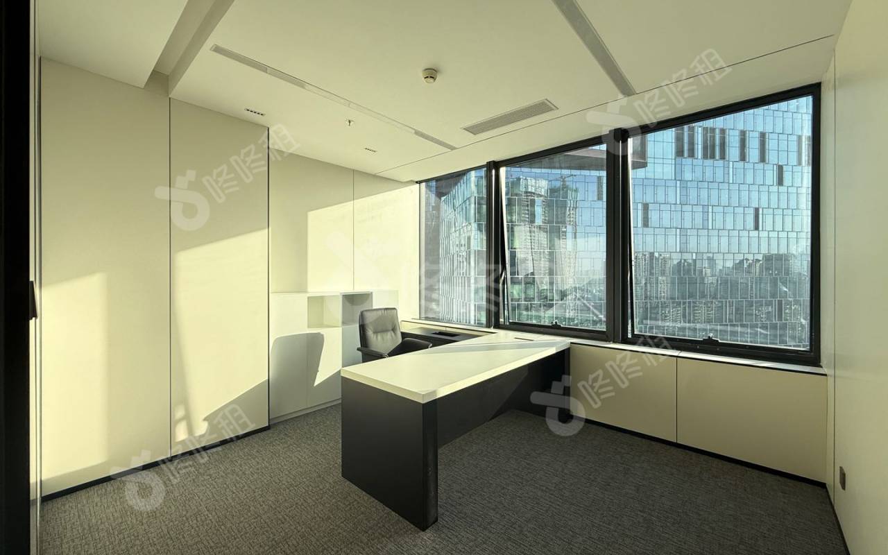 芒果网大厦_120平_精装_办公室隔间