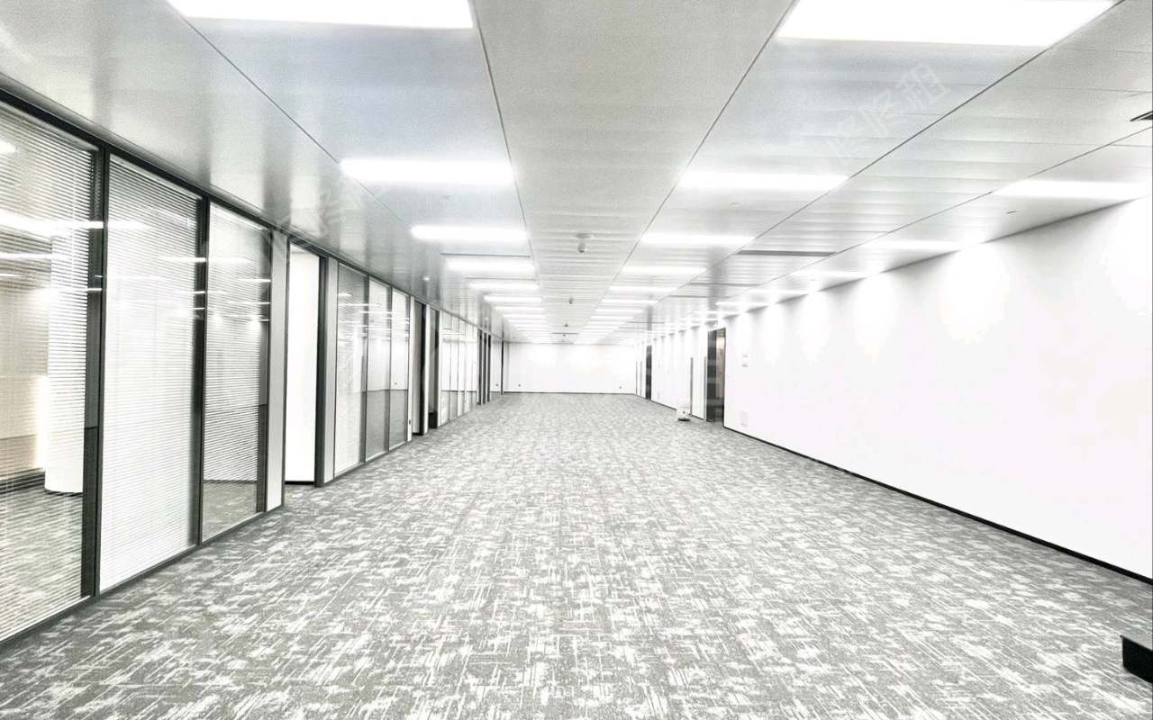 汉银广场_616平_精装_办公室开间